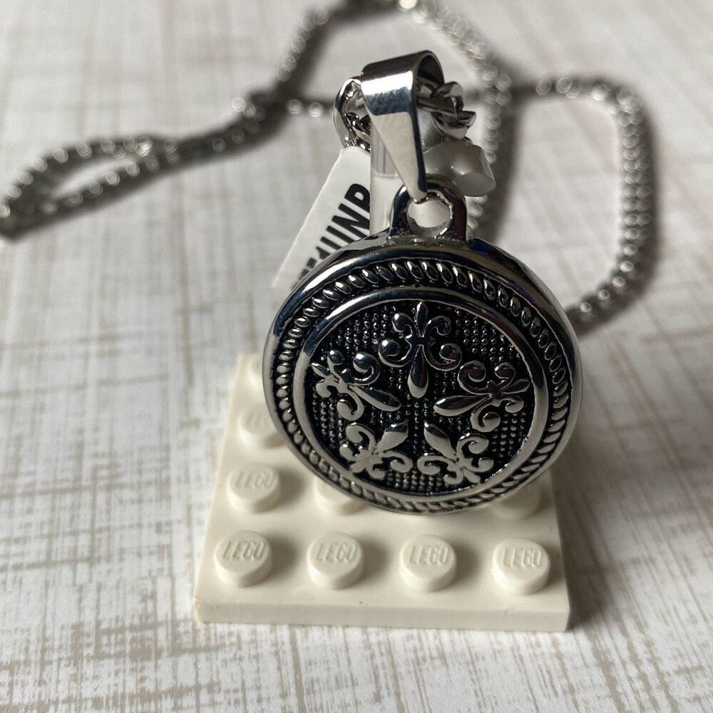 Men’s Stainless Steel Fleur-de-Lis Medallion Necklace 20” Chain NEW - Picture 3 of 4